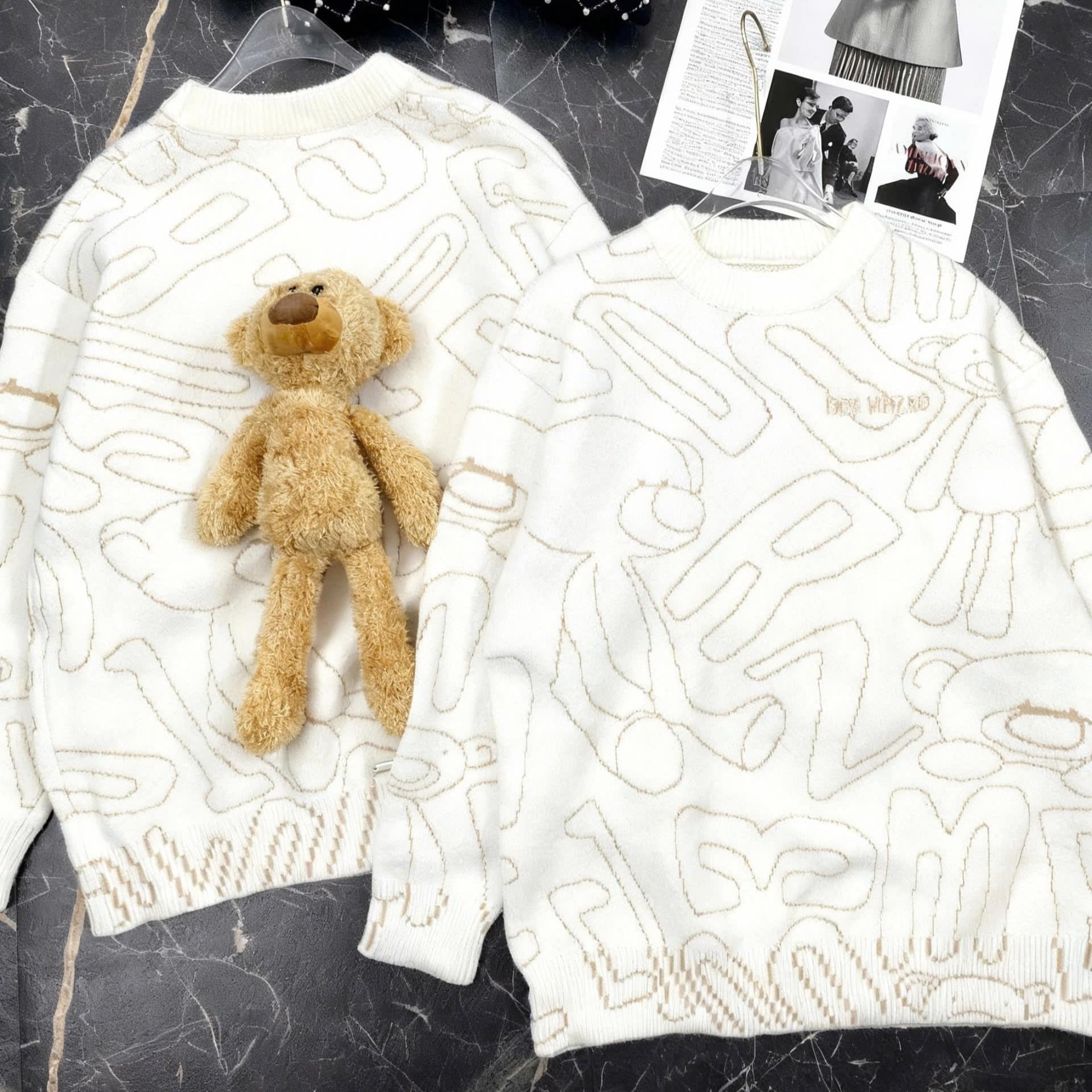 Áo gấu 13DE Marzo Bear Logo Sketch Jumper Beige 1